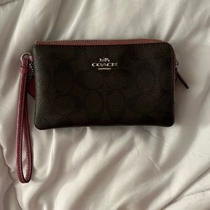 Coach Double Corner Zip Wristlet